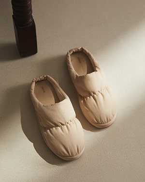 Beige leather slippers